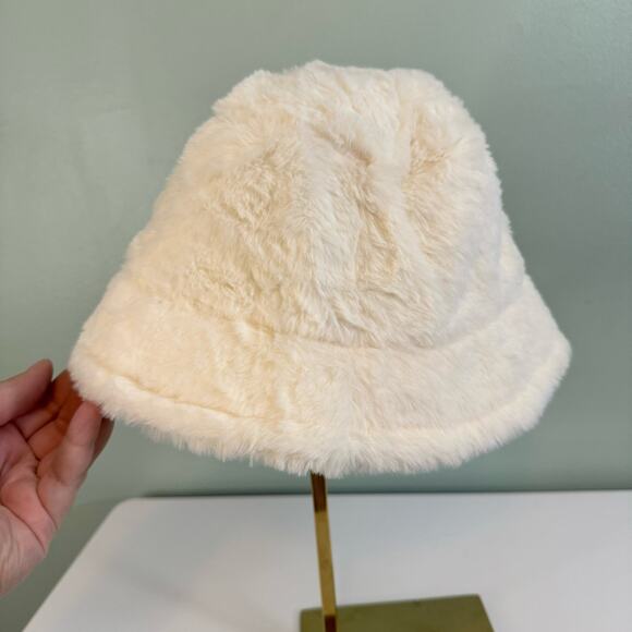 Faux Fur Bucket Hat Womens White 23" OS Furry Fluffy Plush Winter Warm Fashion - Picture 4 of 6